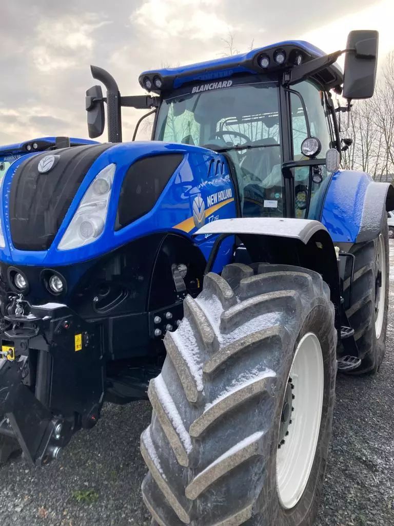 E-FARM: New Holland T7.260 - Tracteur - id 74TTSMK - Année: 2023 - Lecture du nombre d'heure: 12,Puissance du moteur (chevaux): 240,France