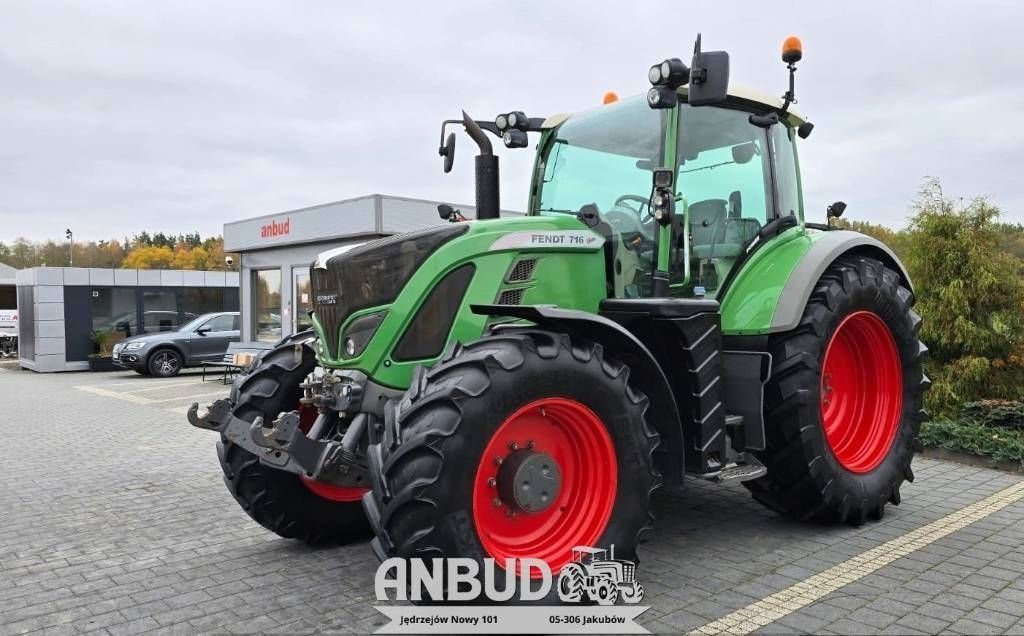 E-FARM: Fendt 716 Vario - Trattore - id NXZERWP - 68.000 € - Anno di costruzione: 2016 - Potenza del motore: 160,Polonia