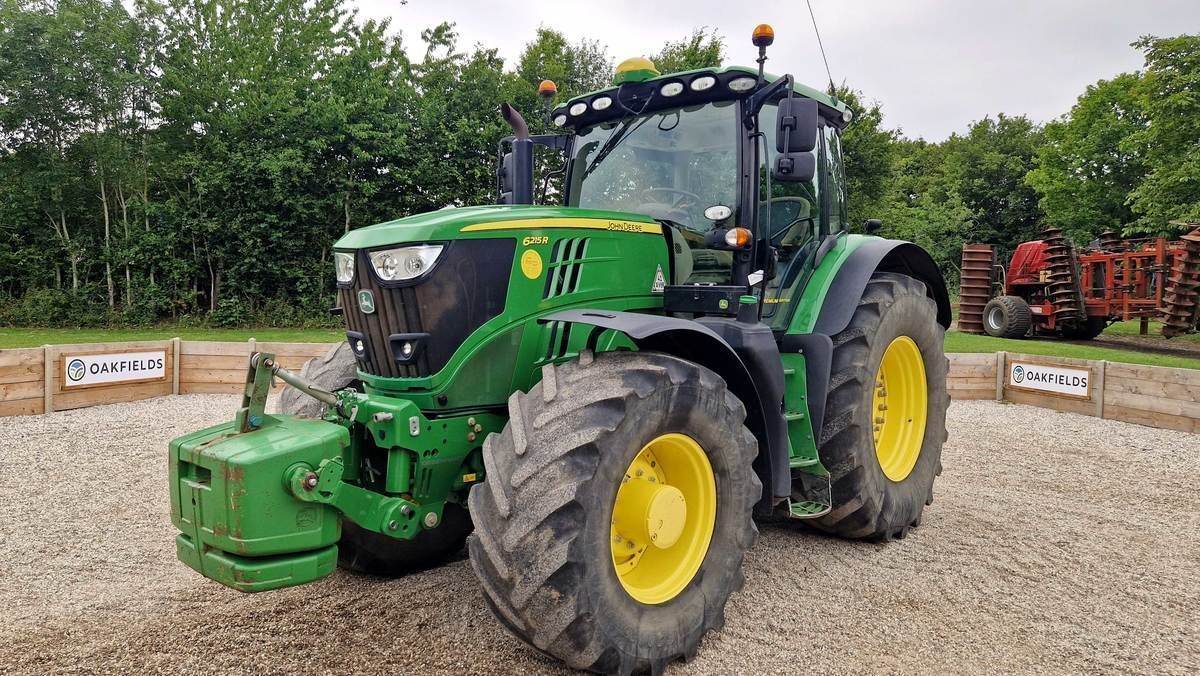 John Deere 6215 R Tractor €93,965
