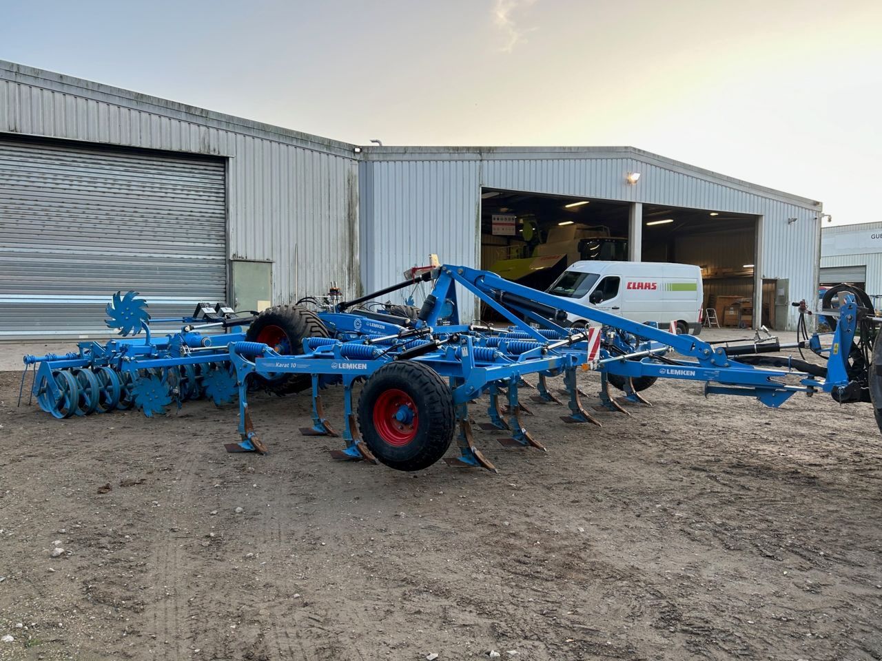 E-FARM: Lemken Karat 10/600 KUA - Cultivator - id 4YF4M5V - 71.000 EUR - Anul: 2023 - Franța