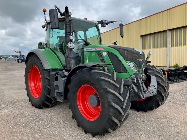 E-FARM: Fendt 720 Vario - Tractor - id 8EHFCE5 - 85.000 EUR - Anul: 2013 - Citeste ore: 6.460,Muterea motorului: 200,Franța