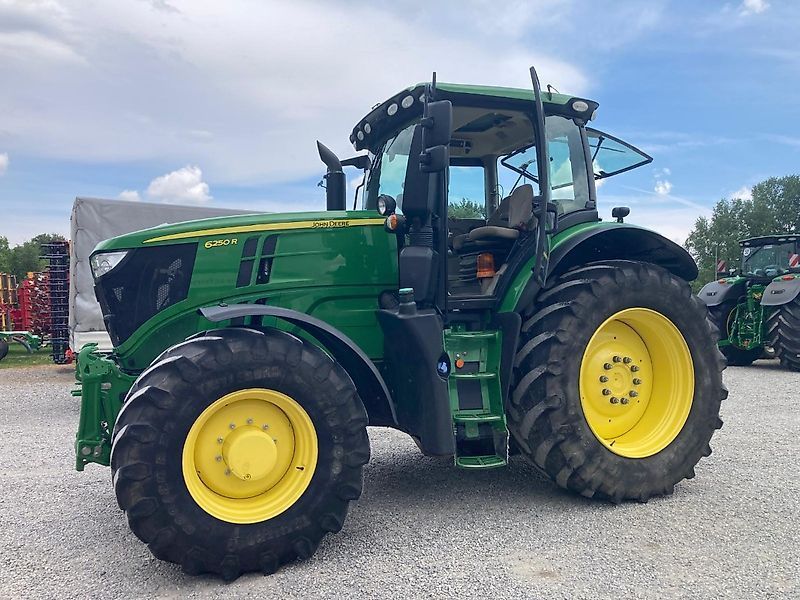 E-FARM: John Deere 6250 R - Traktor - id GPWUEIW - 95.000 € - Produktionsår: 2019 - Motortimer: 5.275,Motoreffekt (HP): 250,Tyskland