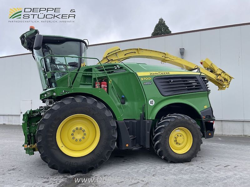 E-FARM: John Deere 9700 - Feldhäcksler (selbstfahrend) - id BZJQ2B8 - 299.000 € - Baujahr: 2020 - Abgelesene Motorstunden: 1.361,Motorleistung (PS): 770,Deutschland
