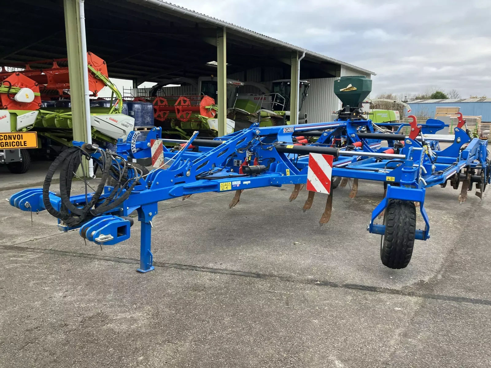 E-FARM: Carré dechaumeur onatar neo - Cultivateur - id KCHWWHL - 42 800 € - Année: 2022 - France