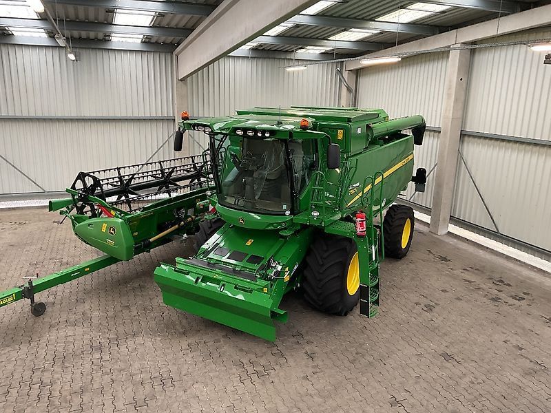 John Deere T 550 Moissonneuse-batteuse 194 900 €