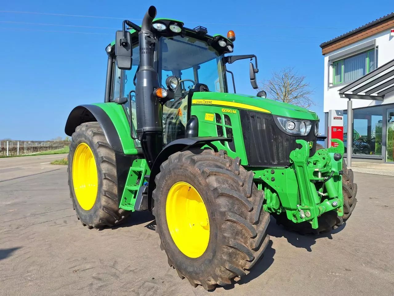 John Deere 6090 M Traktor 84 900 €