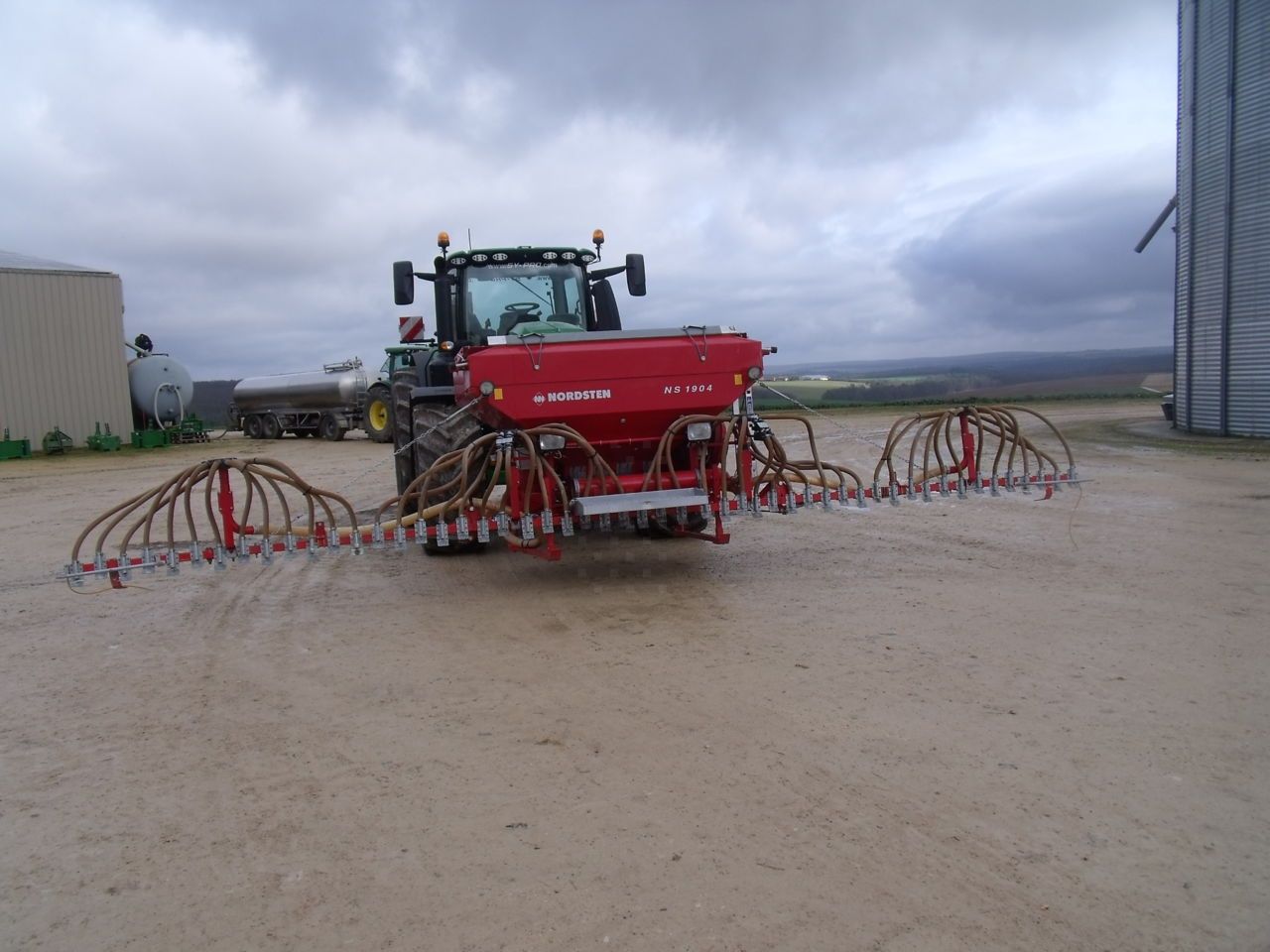 E-FARM: NORDSTEN tremie frontale - Semoir direct - id LJFRKDL - 18 500 € - Année: 2012 - France