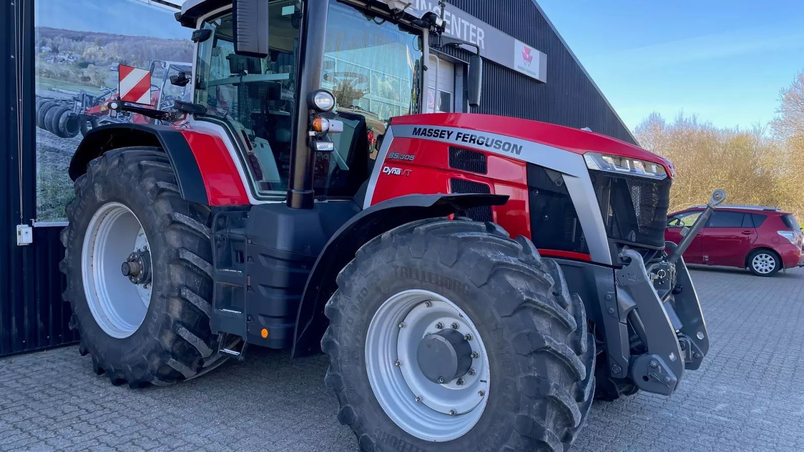 Massey Ferguson 8S.305 Tractor €146,526