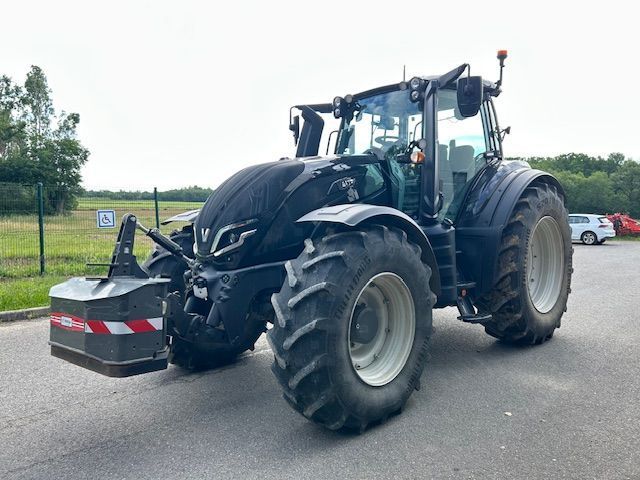 Valtra T 175 Tractor €115,000