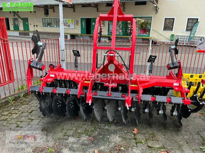 E-FARM: sonstige gladiator 3m ausstellungsmaschine - Disc harrow - id F6WQSDI - €6,833 - Year of construction: 2023 - Austria