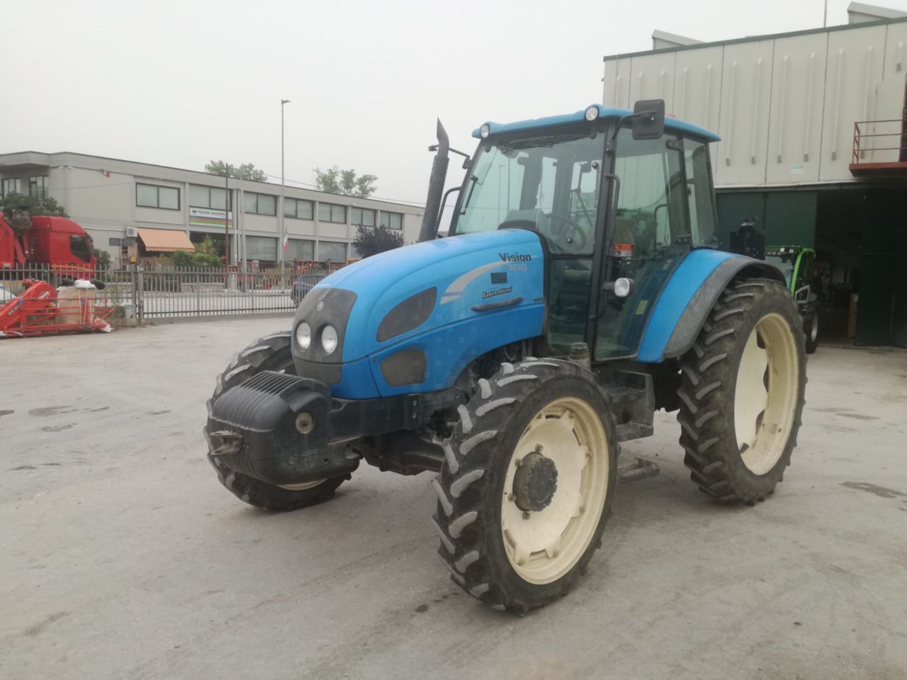 E-FARM: Landini vision 105 - Traktor - id TNMKVR9 - 20 000 € - Rok výroby: 2006 - Hodiny motoru: 6 353,Výkon motoru (HP): 105,Itálie