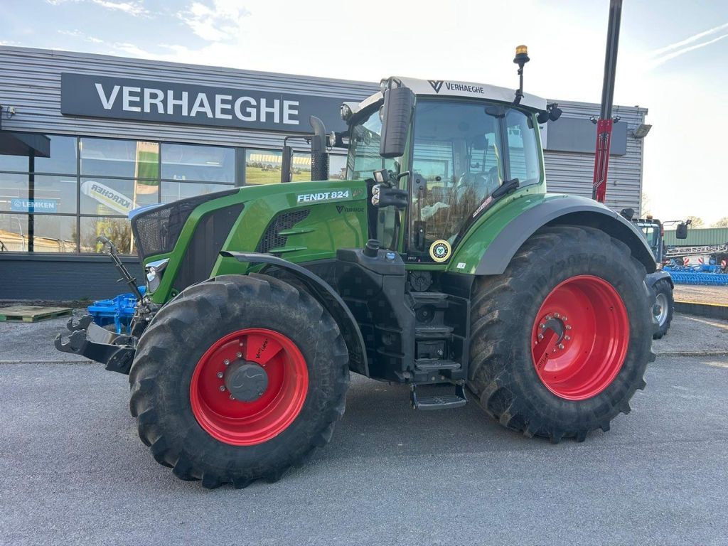 E-FARM: Fendt 824 Vario - Tracteur - id 3K7MT7D - 145 000 € - Année: 2020 - Lecture du nombre d'heure: 3 900,Puissance du moteur (chevaux): 240,France