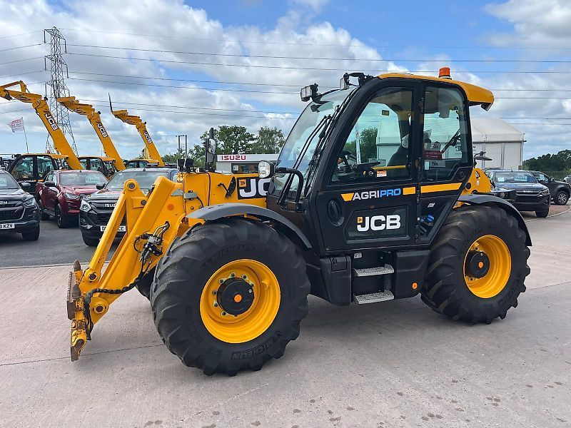 E-FARM: JCB 542-70 - Chargeur télescopique  - id D5MP4Y5 - 103 761 € - Année: 2023 - Lecture du nombre d'heure: 968,Puissance du moteur (chevaux): 173,Royaume-Uni
