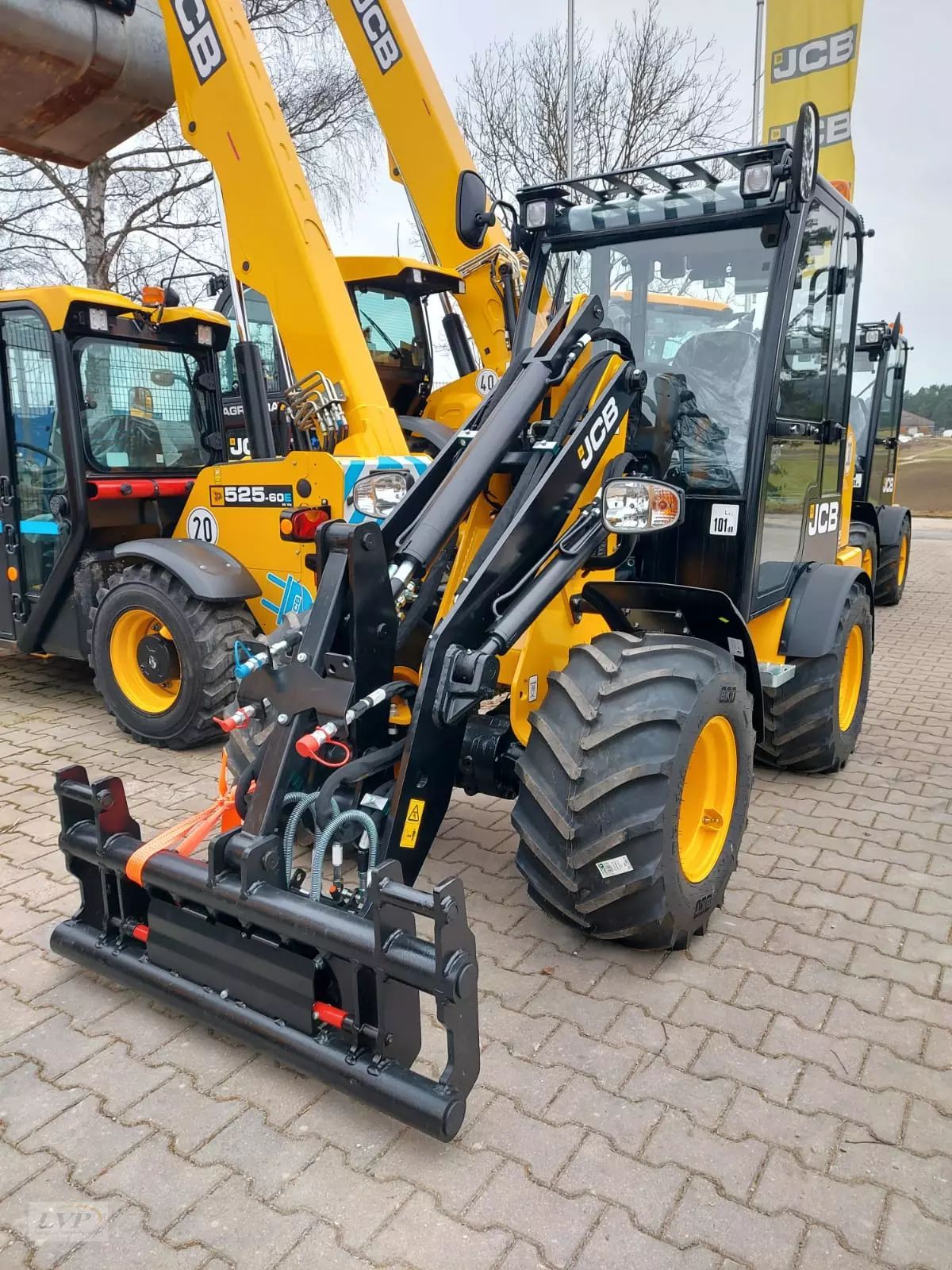 JCB 403 plus 50ps kabine vollausr. Tele wheel loader €45,000