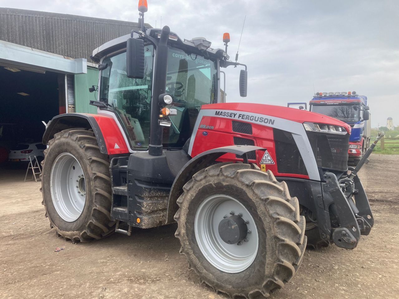 E-FARM: Massey Ferguson 8S.205 - Traktor - id AG5JWGE - 126 874 € - Rok produkcji: 2022 - Motogodziny: 900,Moc silnika: 205,Zjednoczone Królestwo