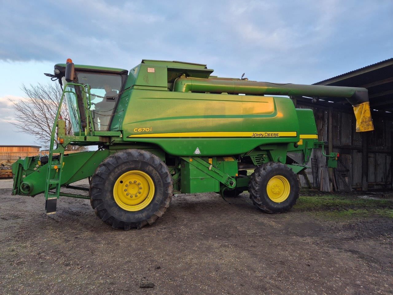 E-FARM: John Deere C 670 i - Cosechadora - id CY48NIE - 67.700 € - Año: 2010 - Horas: 2816,Reino Unido