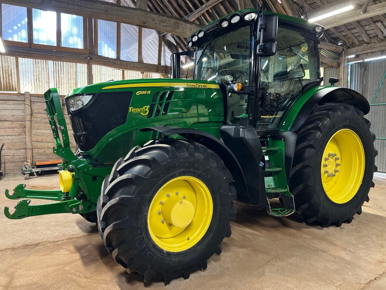 John Deere 6195 R Tractor 86.500 EUR