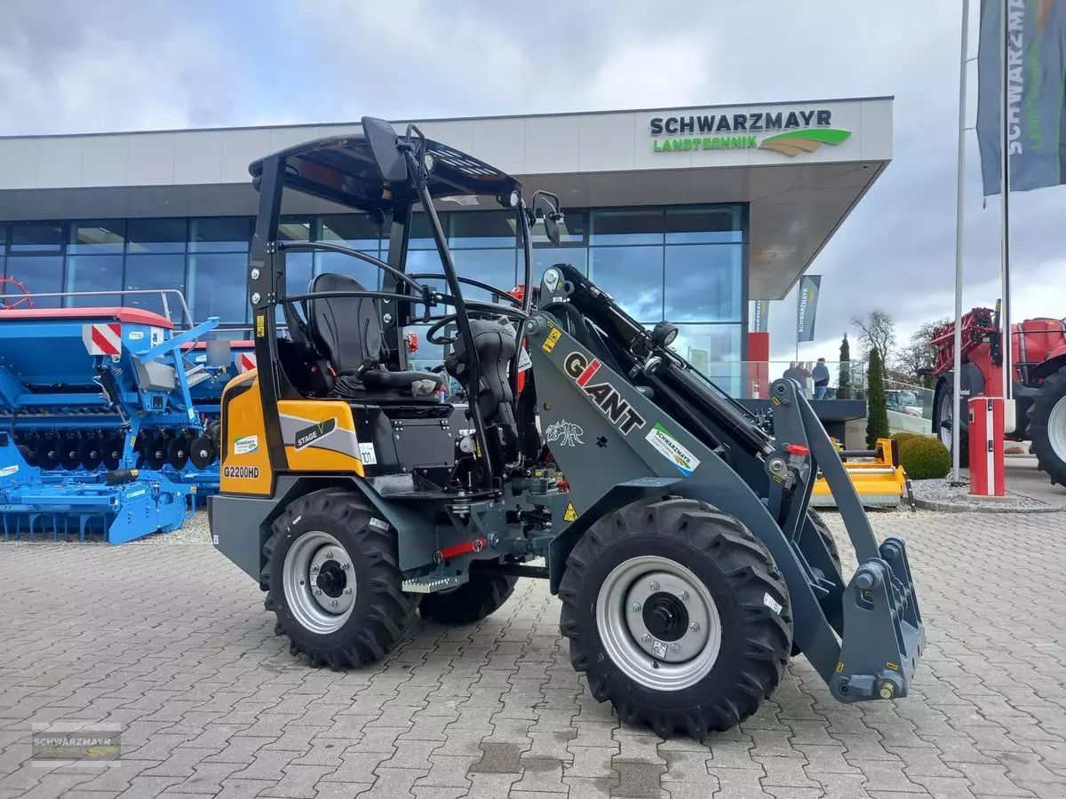 E-FARM: Giant g2200 hd - Gumikerekes homlokrakodó - id ST82QCH - 31 200 EUR - Gyártási év: 2023 - Motor teljesítménye (LE): 26,Ausztria