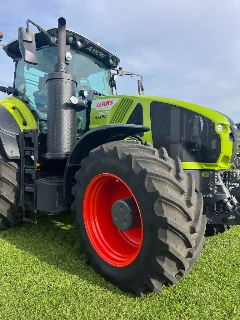 E-FARM: Claas Axion 960 - Tracteur - id THMULKR - 232 856 € - Année: 2025 - Lecture du nombre d'heure: 340,Puissance du moteur (chevaux): 605,Danemark