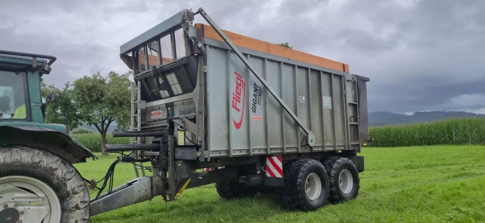 E-FARM: Fliegl asw 261 mit wechselrahmen - Forage transport - id QG7K54R - €33,540 - Year of construction: 2014 - Austria