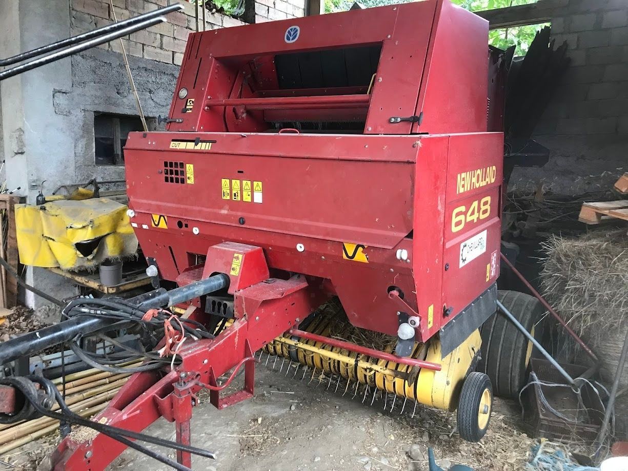 E-FARM: New Holland 648 - Πρέσσα - id 11GBUXZ - 4.500 € - Χρονία: 1999 - Συνολικός αριθμός παραχθέντων δεμάτων: 20.000,Γαλλία