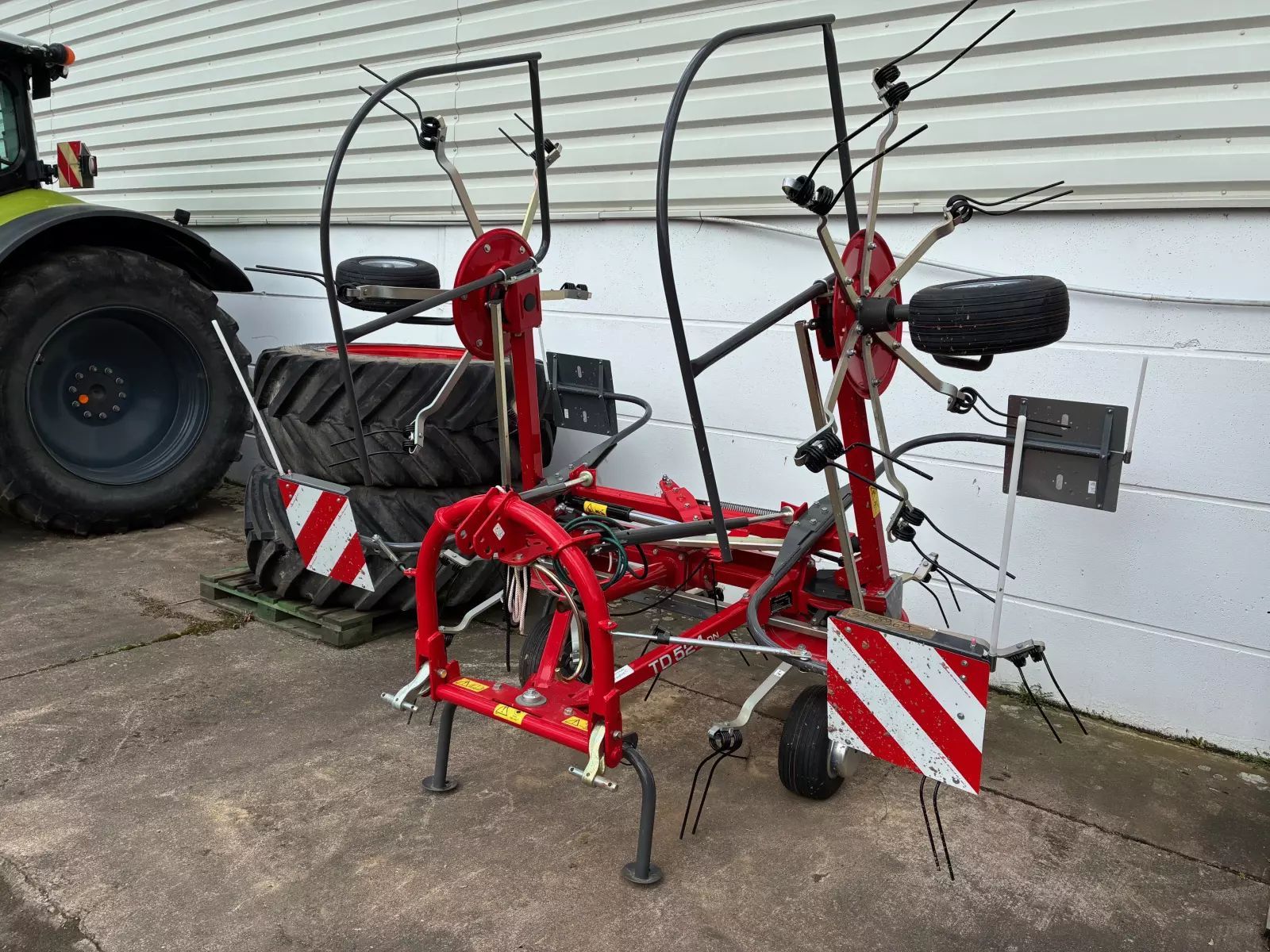 Massey Ferguson TD524 DN Karuzelowy przetrząsacz do siana 7500 €