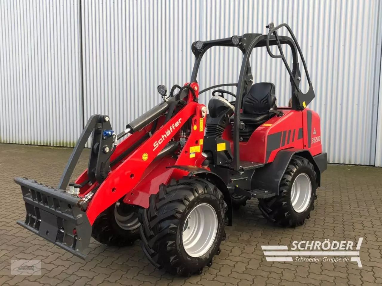 E-FARM: Schäffer 3650 - šarnyrinis krautuvas - id 7IXBNMK - 40 500 € - Gamybos metai: 2023 - Variklio darbo valandos: 100,Variklio galia (AG): 38,Vokietija
