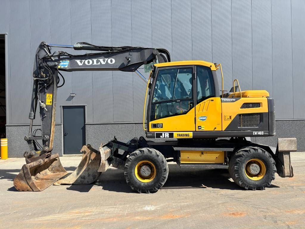VOLVO ew 140 d (two buckets) Колесный экскаватор 54 000 €
