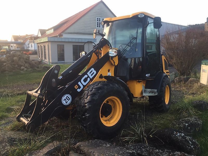 JCB 407 - inklusive arbeitsgeräte Chargeuse sur pneus 38 500 €