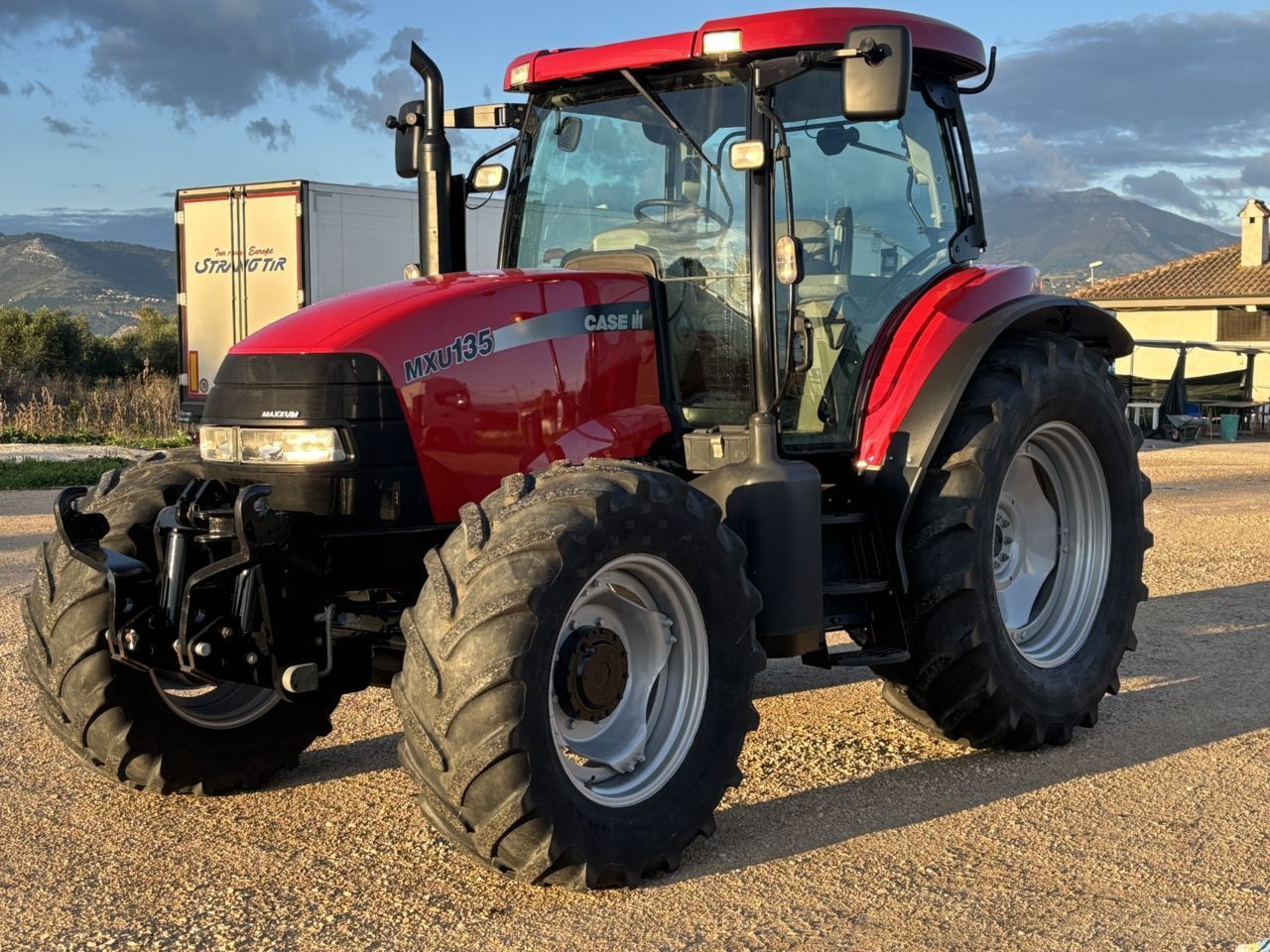 Case IH MXU 135 Traktor