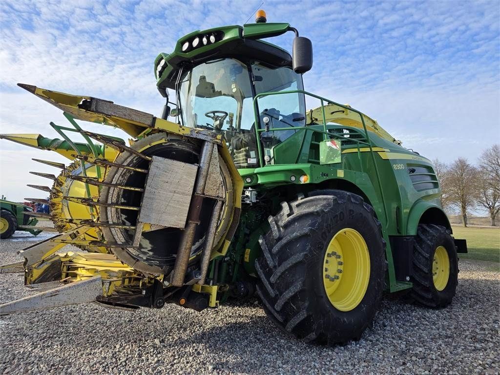 E-FARM: John Deere 8300 - Cosechadora de forraje autopropulsada - id HUEFWTG - 175.000 € - Año: 2018 - Horas: 2404,Lituania