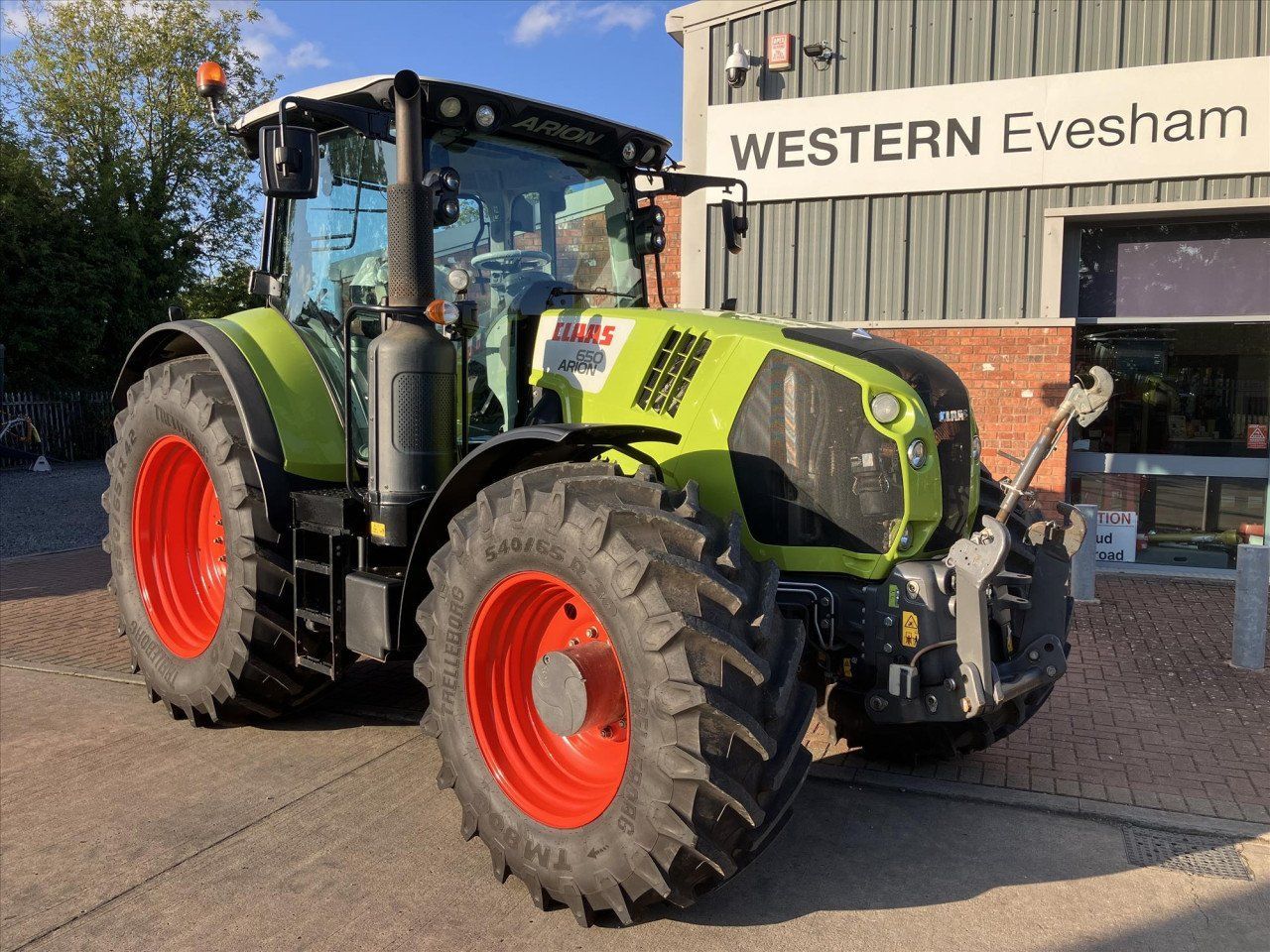 E-FARM: Claas Arion 650 CIS+ - Traktor - id PMF2AUW - 72.307 € - Baujahr: 2018 - Abgelesene Motorstunden: 4.871,Motorleistung (PS): 185,Vereinigtes Königreich