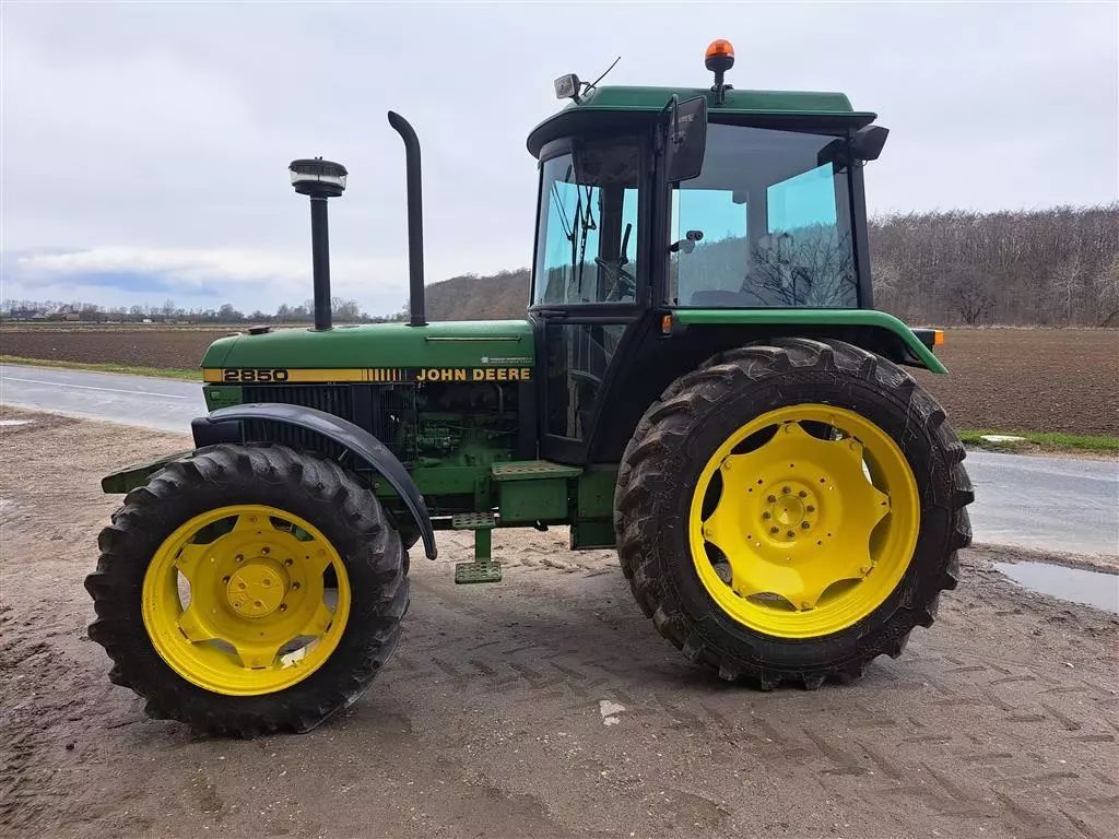 John Deere 2850 Tractor €21,347