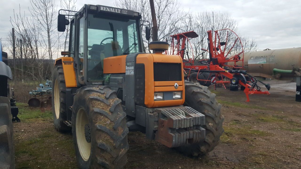 E-FARM: Renault 110-54 tx - Tracteur - id RIRGHHL - Année: 1997 - Lecture du nombre d'heure: 8 200,Puissance du moteur (chevaux): 110,France