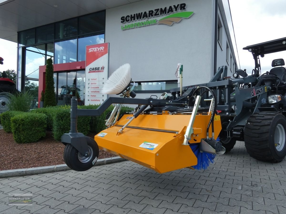 sonstige giant kehrmaschine 1350 eu municipal_winter_service_equipment €5,158