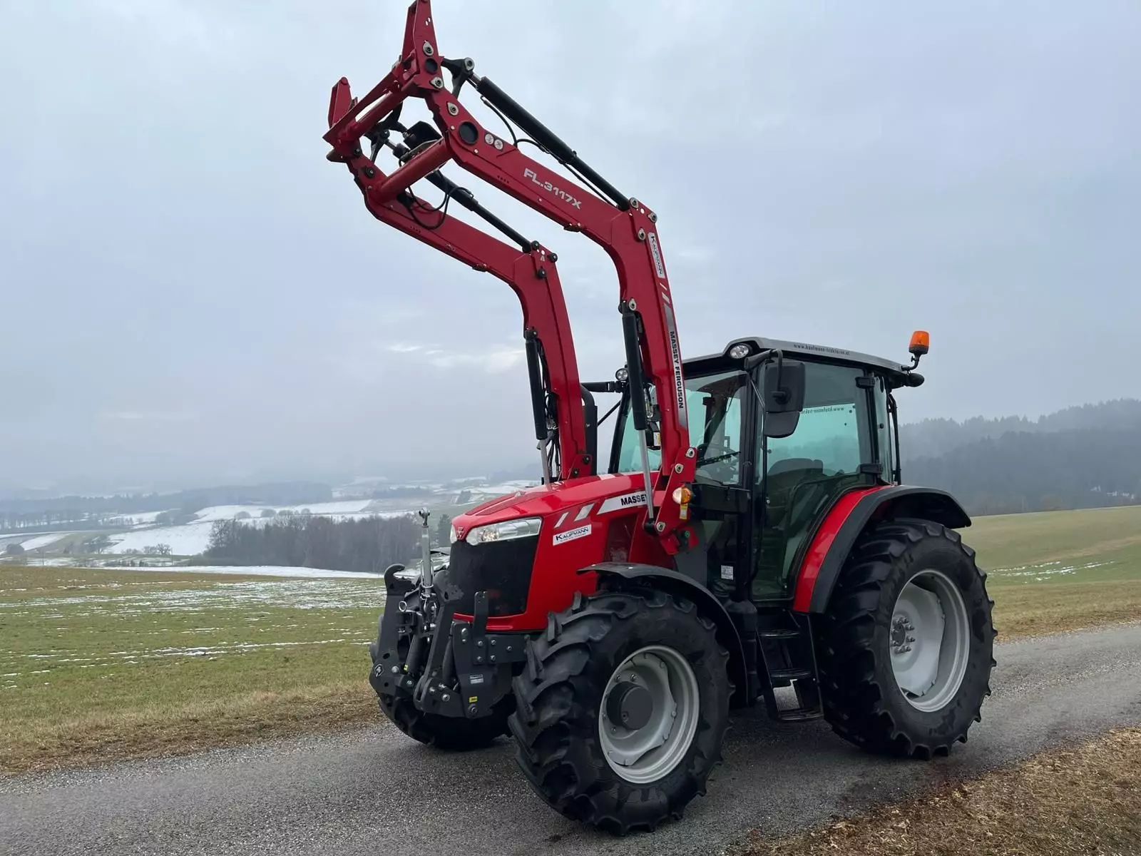 Massey Ferguson 5711 Tractor €54,167