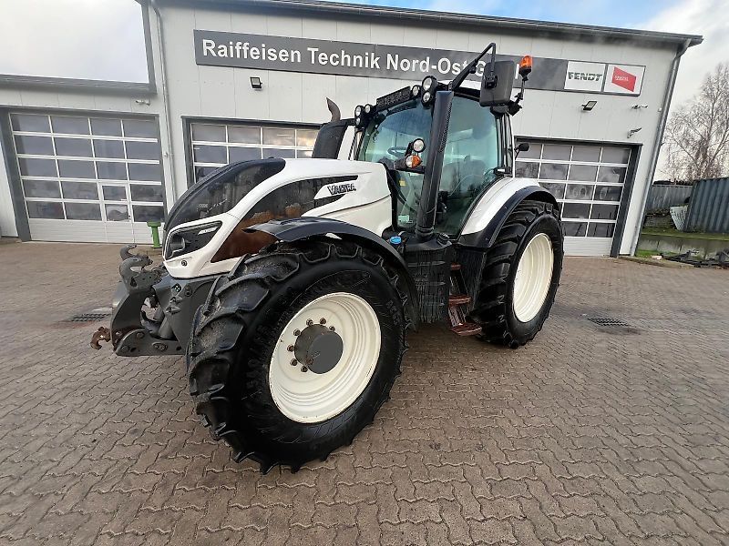 Valtra T 214 Tractor €57,500