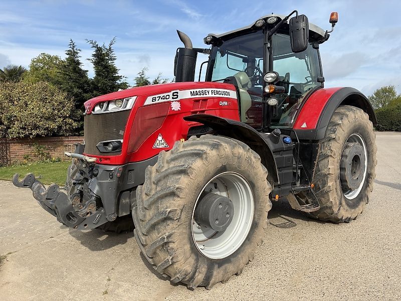 Massey Ferguson 8740 S Tractor €82,828