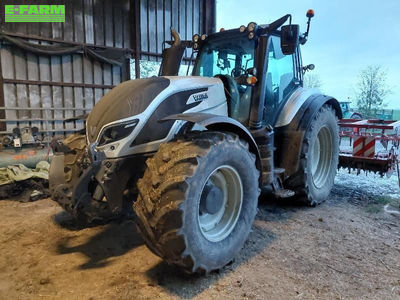 E-FARM: Valtra T214 - Tractor - id URUQTFE - €75,000 - Year of construction: 2018 - Engine hours: 4,850,Engine power (HP): 215,France