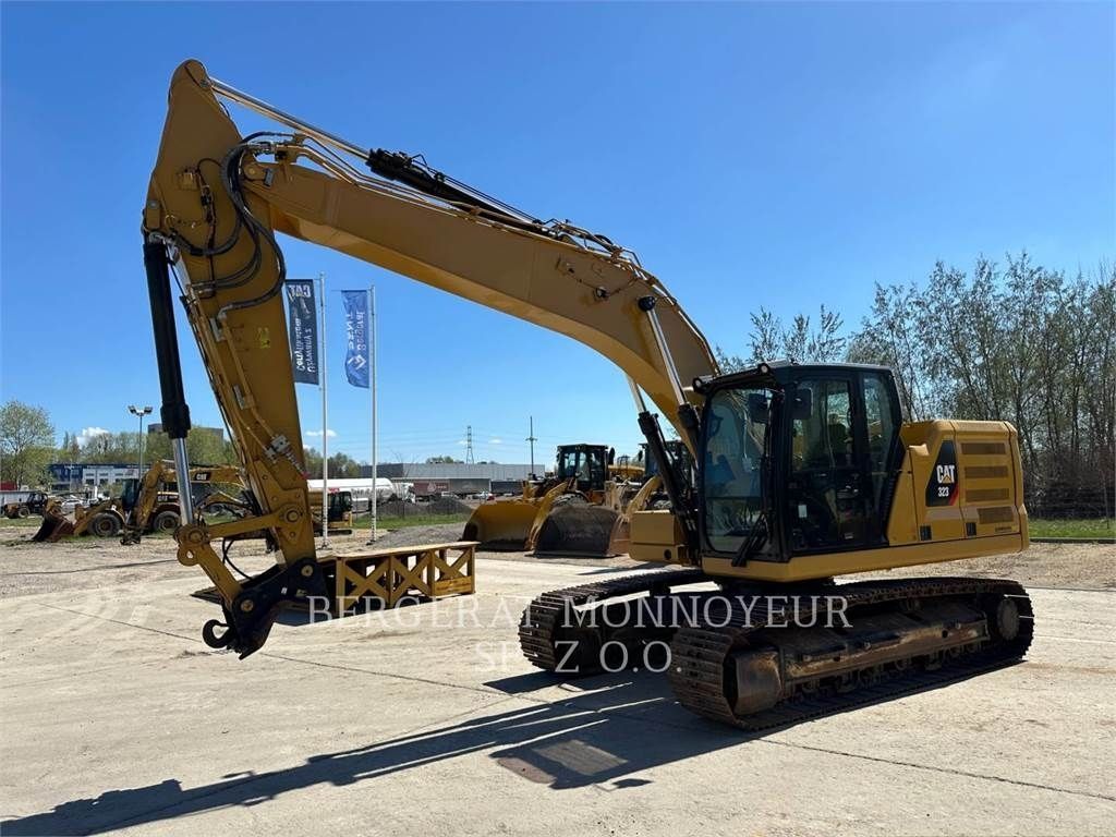 E-FARM: Caterpillar 323 - Escavatore cingolato - id YWWHJ2M - 104.827 € - Anno di costruzione: 2019 - Polonia