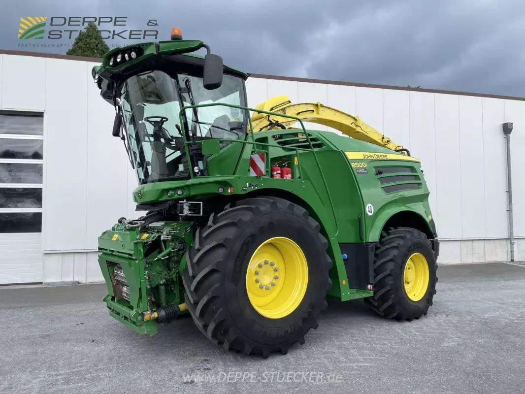E-FARM: John Deere 8500 - Self propelled forage harvester - id FRT6MWA - €219,000 - Year of construction: 2021 - Engine hours: 1,682,Engine power (HP): 585,Germany