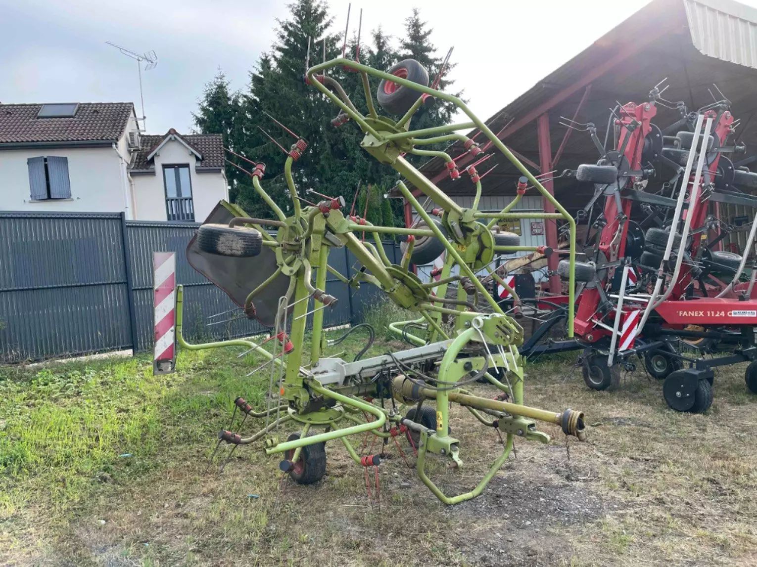 E-FARM: Claas Volto 770 - Voltafieno - id MD5ZLZC - 5.850 € - Anno di costruzione: 2004 - Francia