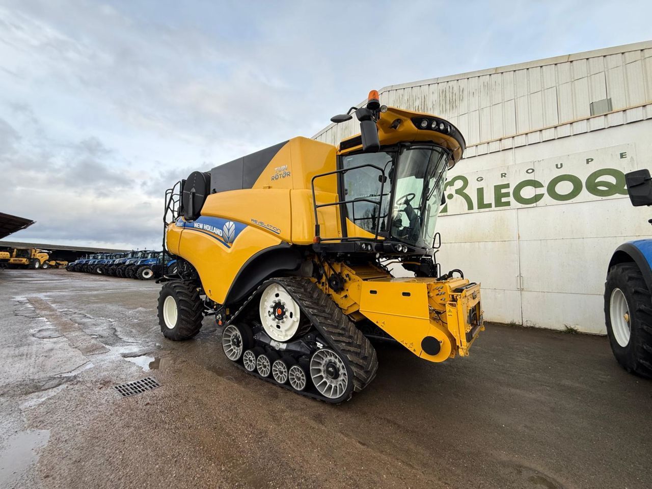 New Holland CR 8.80 Combine harvester €270,000