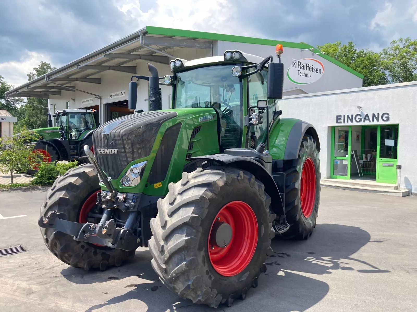 E-FARM: Fendt 826 Vario ProfiPlus - Traktor - id 98EIS9Y - 112.000 € - Baujahr: 2017 - Abgelesene Motorstunden: 5.645,Motorleistung (PS): 265,Deutschland