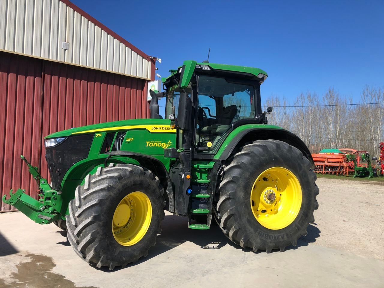 E-FARM: John Deere 7R 250 - Tractor - id LFCCWZ6 - 165.000 EUR - Anul: 2020 - Citeste ore: 1.680,Muterea motorului: 250,Franța