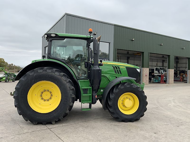 John Deere 6215 R Tractor 70.290 €