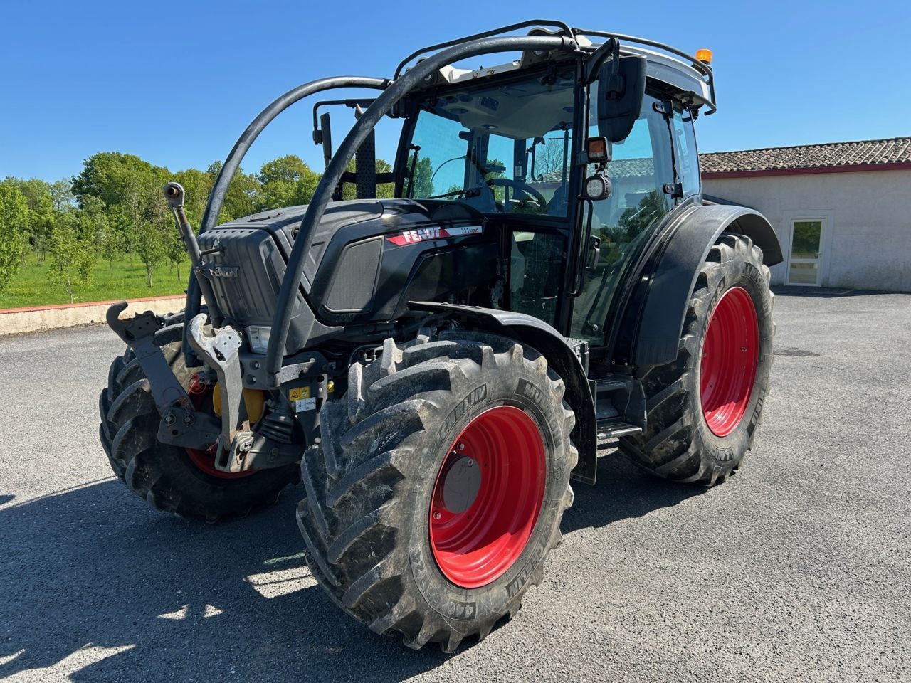 E-FARM: Fendt 211 Vario - Трактор - id GVSENNZ - 76 000 € - Година на построяване: 2020 - Работни часове на двигателя: 2900,Мощност на двигателя (HP): 110,Франция