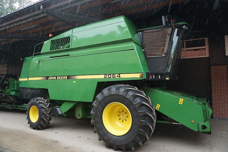 E-FARM: John Deere 2064 - Kombajn zbożowy - id E2PAAGC - 40 000 € - Rok produkcji: 1995 - Motogodziny: 3500,Moc silnika: 230,Niemcy