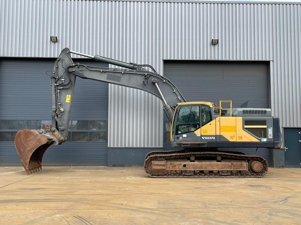 VOLVO ec380el | german machine Excavadora de orugas 82.500 €