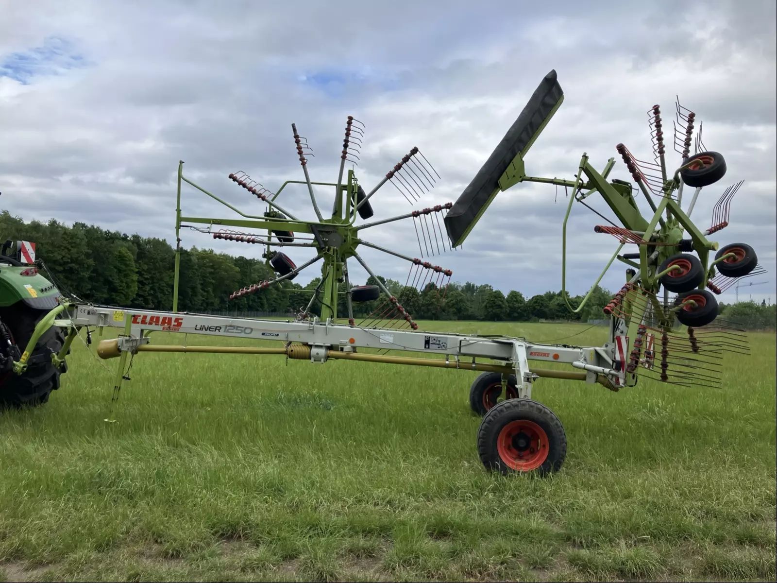 E-FARM: Claas Liner 1250 Profil - Andaineur - id ZRMA3HF - 9 500 € - Année: 2013 - Allemagne